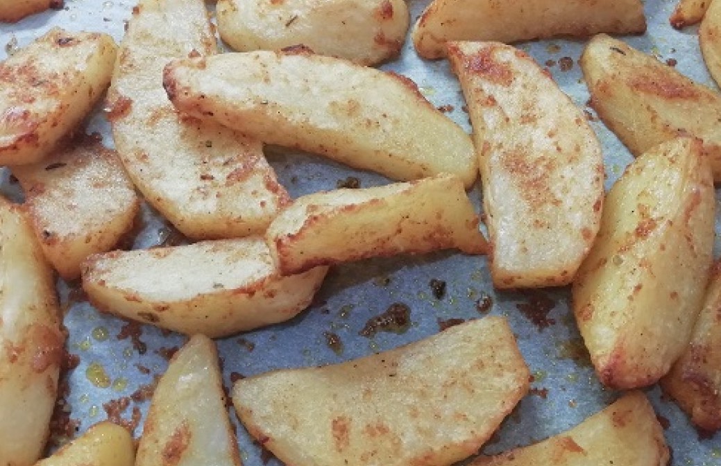 Hotové pečené brambory v troubě. Foto - Nela