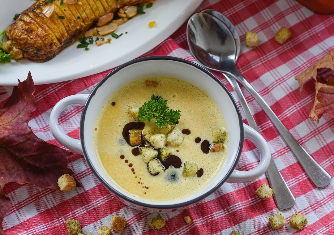Výborná polévka od žen ve městě. Foto - Pixabay
