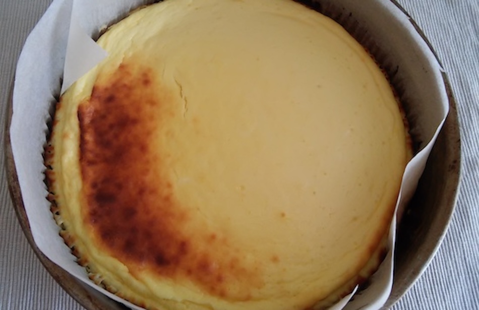 Cheesecake s ovocem pečeme. Foto - Nela