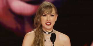Taylor Swift ovládla Grammy 2024.
