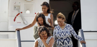 Marian Robinsonová (vpravo), s Michelle Obamovou a vnučkami.