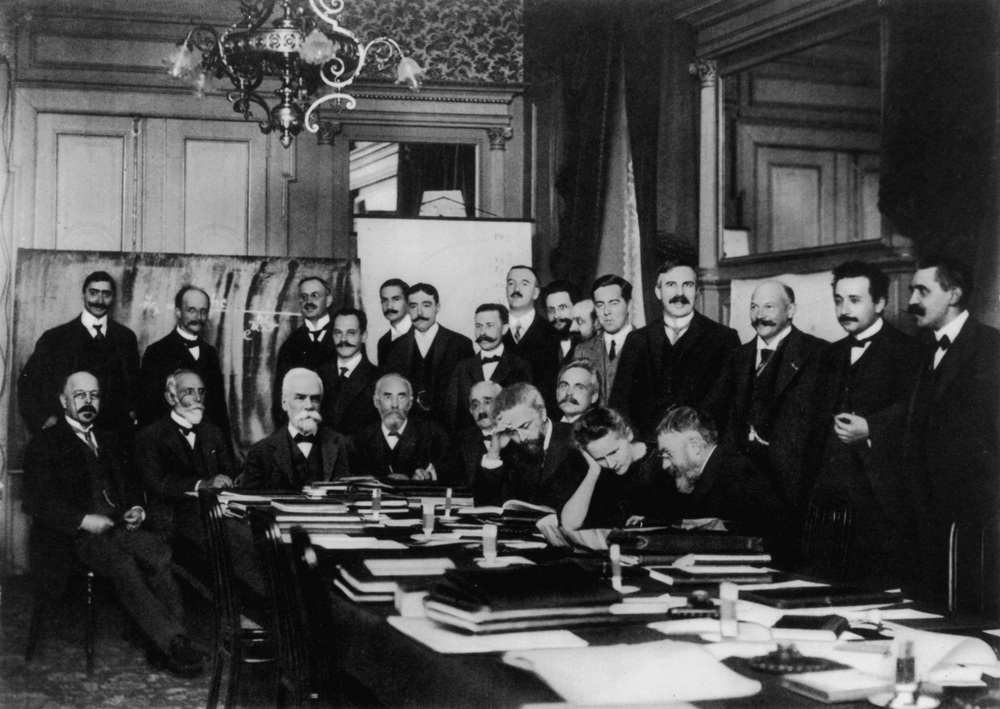 Nobelovy ceny nejsou pro ženy. Na první Solvayově konferenci (1911) byla Marie Curie jako jediná žena. Foto - wikipedie